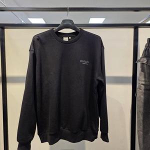 엠할리데이 HC21 레이 레터링 자수 맨투맨 MQ6TU141