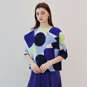 [요이츠](택가 185000원)[요이츠] 지오메트릭 패턴 플리츠 블라우스_YJ04WNPBL02