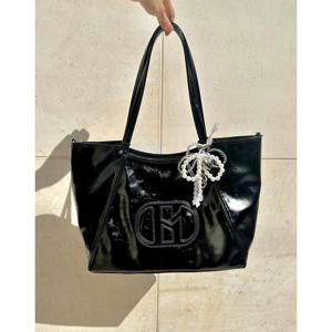 [헤지스ACC]LL[쇼핑백동봉]H 블랙 와이드 쇼퍼백 L (롱스트랩SET) (유광) HIBA6E528