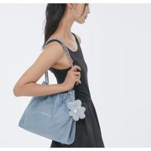 [질스튜어트핸드백] 중청 데님 드로우스트링 체인숄더백 M JABA6E168 B2