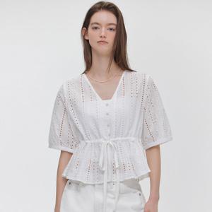 [마리끌레르] [정가79,000원] 레이스 스트링 브이넥 블라우스(MAGBBL03MWH)