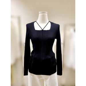 [비지트인뉴욕]스퀘어넥 스트랩 니트 VA9LK70