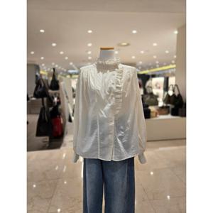 [에이비에프지]사선형 프릴넥라인 하이넥 블라우스 AGNA2QB33D