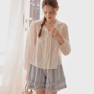 [포커스]펀칭 레이스 프릴 블라우스 PBBF6S1BL5451