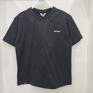 [에꼴리에]4.5부 스몰레터링 하이넥 싱크티(26B00402)_US_US_US_