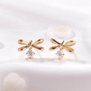 [비앤비골드] 14K 쁘띠 매듭 리본 큐빅볼 침귀걸이 한쌍 MNE42426