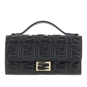 펜디 엠보스드 모노그램 패턴 플랩 클러치 8M0565 AAJD FOKUR