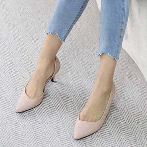 여성 스틸레토 구두 봄패션 나들이 데이트룩 코디