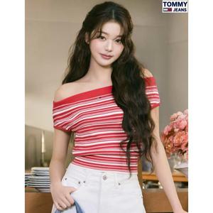 [26SS 장원영PICK]타미진스 여성 센터로고 스트라이프 오프숄더 스웨터 T32G1KTO35TWT1-B