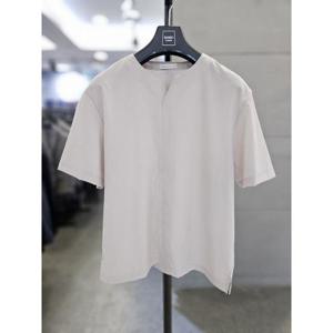 바쏘옴므 세이브존03 바쏘옴므 남자 여름 베이지 우븐 스판 슬릿넥 반팔티 WSAFA2KT81A