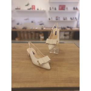 [세라]MARIO(2color) 굽 3cm 포인트토 리본 여성 미들 슬링백 펌프스 A23G402