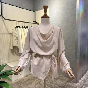 [ab.f.z]AOA5HB38G_셔링 넥 스트랩 블라우스