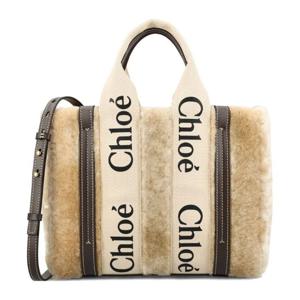 끌로에 우디 스몰 시어링 토트백 CH25WS397Q44 24M