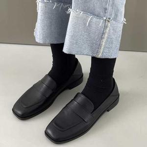 여자편한로퍼 여자 대학생 캠퍼스 룩 데일리 검정 단화 로퍼 코디