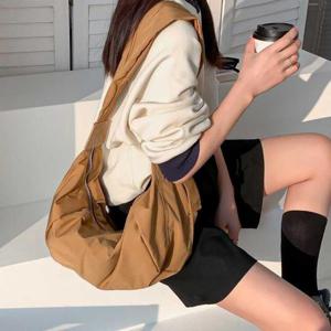 가죽가방 귀여운 크루아상 쉐입 데일리백 스트랩조절 숄더 일상