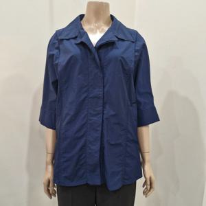 [더아이잗]더아이잗 백 슬릿 오픈칼라 블라우스 IP5A0BL241