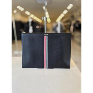 톰브라운 삼선 도큐먼트 미듐 클러치 블랙 MAC054A 00198 001