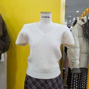 르피타 DP01 밀크반팔 브이넥 니트 L261TSW102