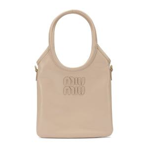 미우미우 엠보스드 로고 아이비 가죽 토트백 5BA281 2IEOF0236