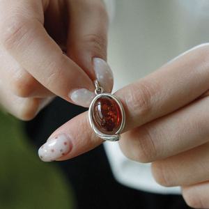 바이데이지 카보숑 호박 허그 실버 목걸이 Bn0600