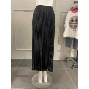 르니앤맥코이 기계주름 롱 스커트 (MN05SK709HJY)