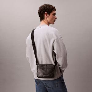 [캘빈클라인][공식] 남성 코티드 엠블럼 카메라 백 4D3314G UB1