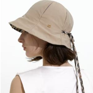 [닥스핸드백] 슬릿 포인트 체크스트랩 베이지 버킷햇 DCHE6E227IV