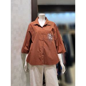 [벨라디터치]MARIOV1F2BL50 플라워 포켓 셔츠 블라우스