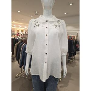 [비꼴리끄] 린넨 라운드 카라 자수 블라우스 B262WB3030100