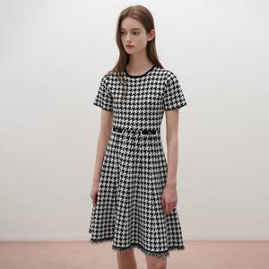 [SATIN] 하운드투스 배색 플랩 원피스 O262T905