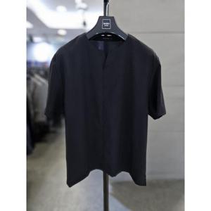 바쏘옴므 세이브존03 바쏘옴므 남자 여름 차콜 우븐 스판 슬릿넥 반팔티 WSAFA2KT80A