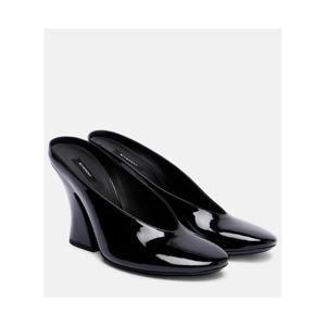 지방시 Sculpted 95 페이턴트 레더 뮬 P01073458