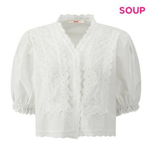 SOUP  스칼럽 펀칭 자수 퍼프 크롭 블라우스 (S63LS19)