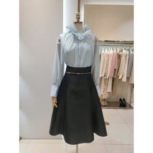 샤틴 에스블랑 넥 프릴 블라우스 (b51a2540a) B51A2540A