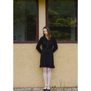 샤틴 진주버튼 브이넥 니트 원피스 (S254T951) S254T951