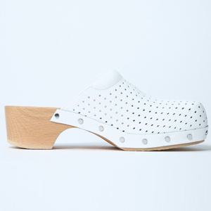 26 SS 발렌시아가 우든 힐 사이드 로고 퍼포레이티드 레더 클로그 뮬 827403 WB260 9000