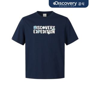 [디스커버리] 유니 프레시벤트 콜라주 레터링 반팔티셔츠 (D/NAVY) DXRS59063-NYD