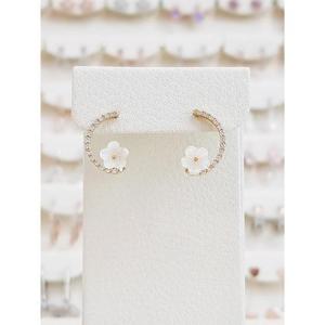 볼라레 세이브존01 씨라인 자개 꽃 귀걸이 spe1030