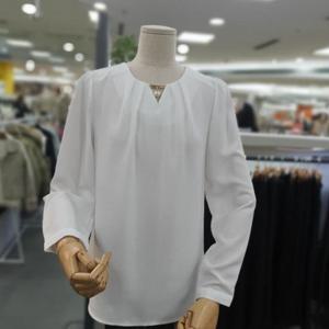 아날도바시니 DP01 진주크라운셔링블라우스 AY02BL03N