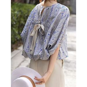 [모리스커밍홈]벌룬핏 뒷리본 블라우스_M2504BL609B