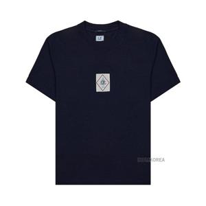 [CP컴퍼니] SS25 남성 로고 패치 반팔 티셔츠 18CMTS187A 110056W D08