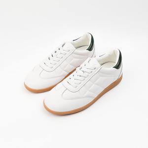 [신난다슈] 여성 스니커즈 운동화 3cm 슬립온 플랫 단화 발편한 밴딩 퀄팅 MRO257168 화이트