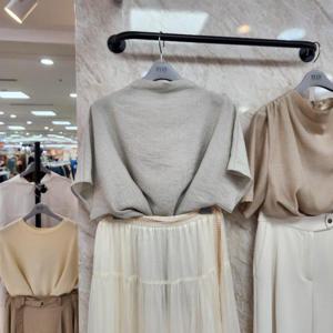 리안뉴욕 DP01 링클 텍스처 하프넥 블라우스 RTGWBL050