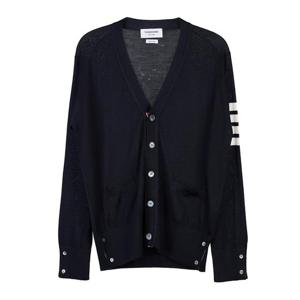 [톰브라운] 남성 4바 슬리브 클래식 V넥 가디건 MKC002A Y1014 415 (스크래치)