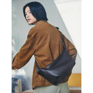 [빈폴ACC] Less Bag_2 스몰 가죽 크로스백 - 브라운 (BE61D2M94D)