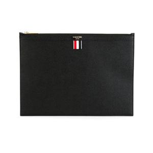 톰브라운RWB 탭 페블 그레인 클러치 미디움 남녀공용 MAC021L00198001