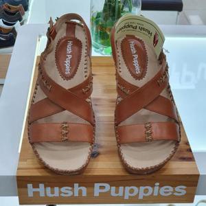 허시파피 세이브존05 여성3Cm굽고무창소가죽샌들 VSERWY741