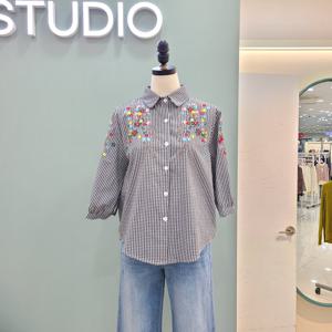 [수스]고방체크 플라워 자수 블라우스 SW62BBL455/블랙_YS