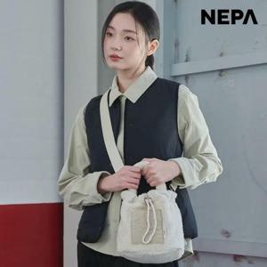 네파 플러피 보아 버킷백 (7LE7522)