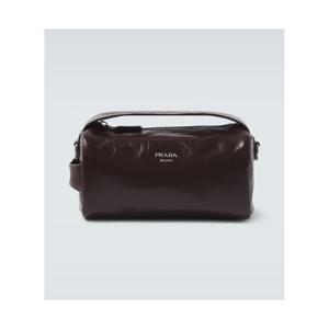 프라다 로고 레더 토트 백 P01141366